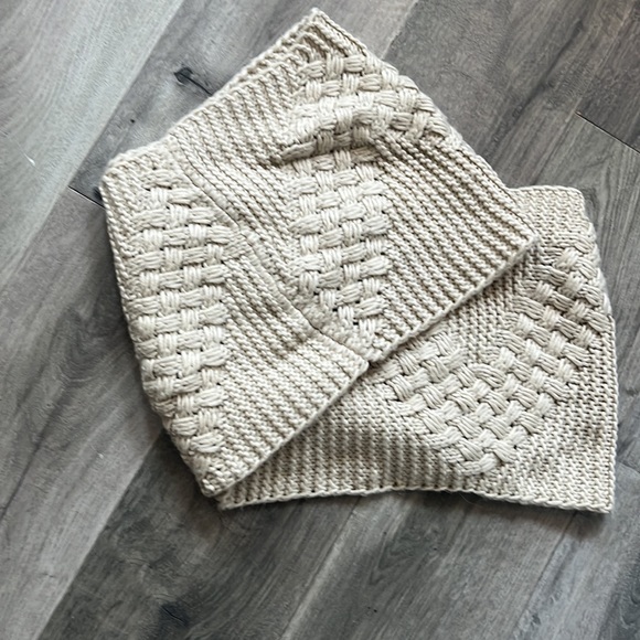 Kismet Woven Infinty Scarf - Picture 2 of 2